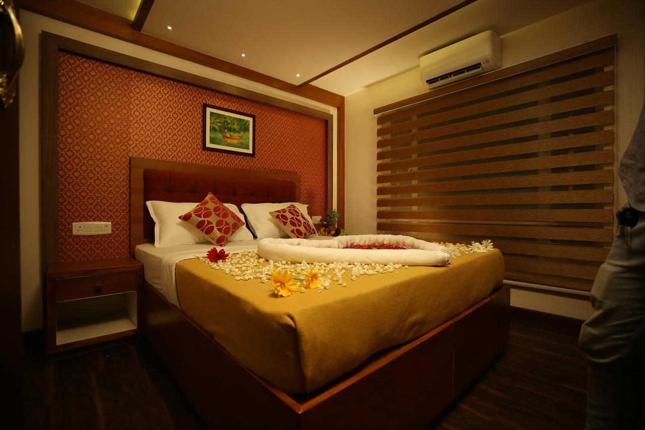 Southern Panorama Houseboats 5*