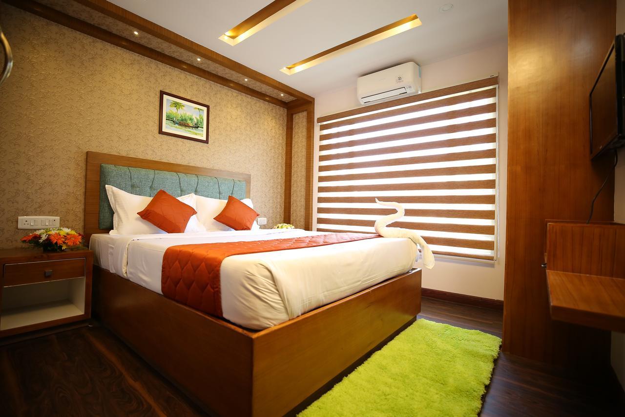 Southern Panorama Houseboats Botel Alappuzha
