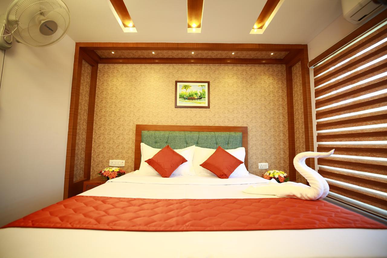Southern Panorama Houseboats 5*