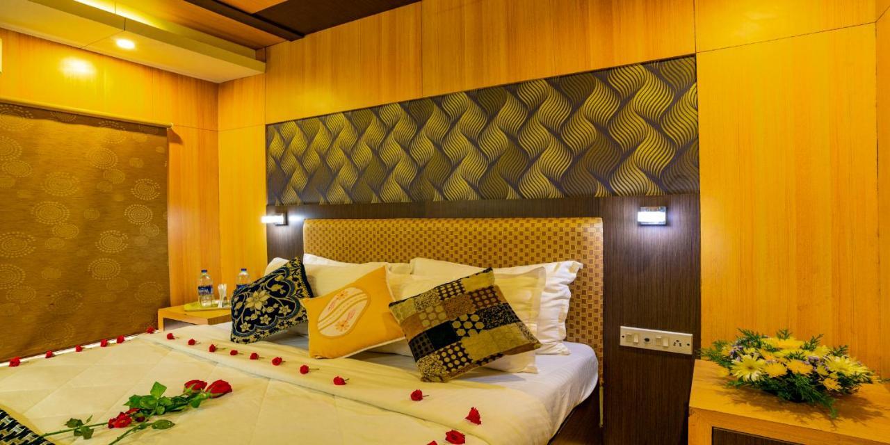 Southern Panorama Houseboats 5*