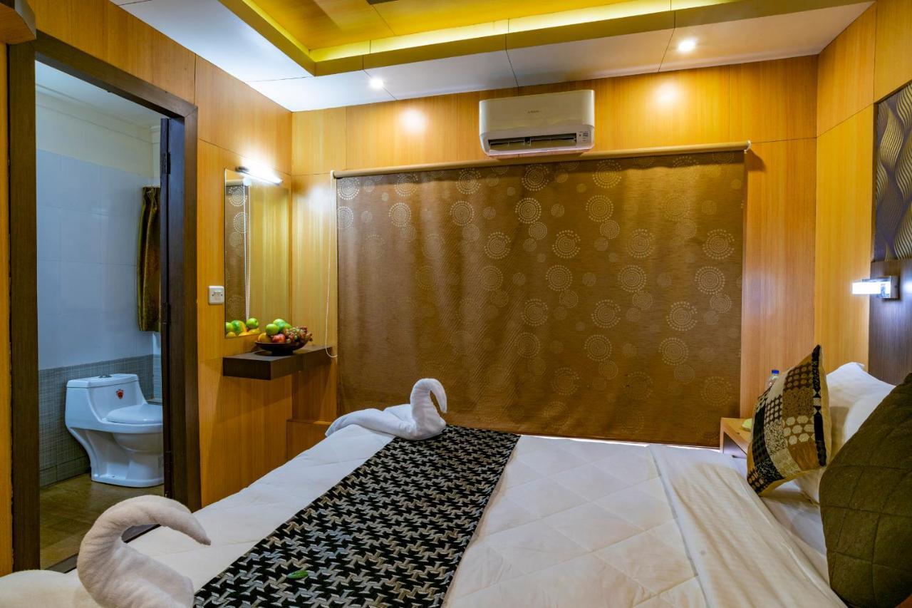 Southern Panorama Houseboats Botel 5*