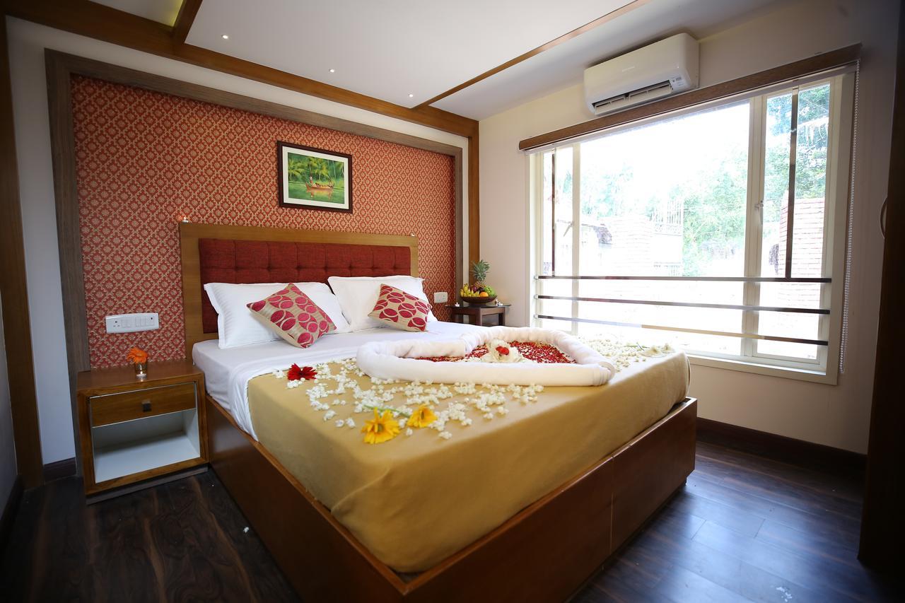 बोटेल Southern Panorama Houseboats 5*
