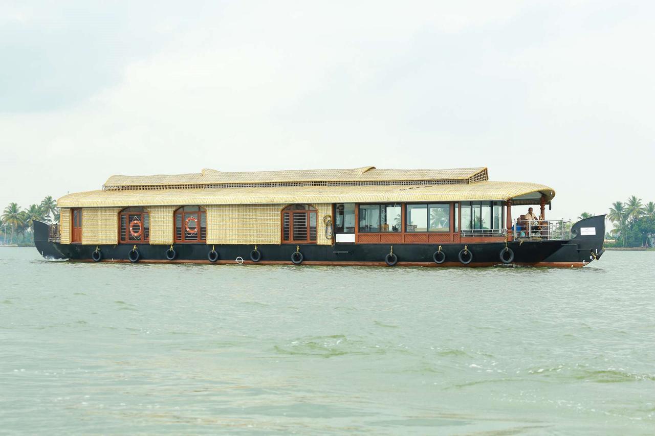 Southern Panorama Houseboats बोटेल 5*