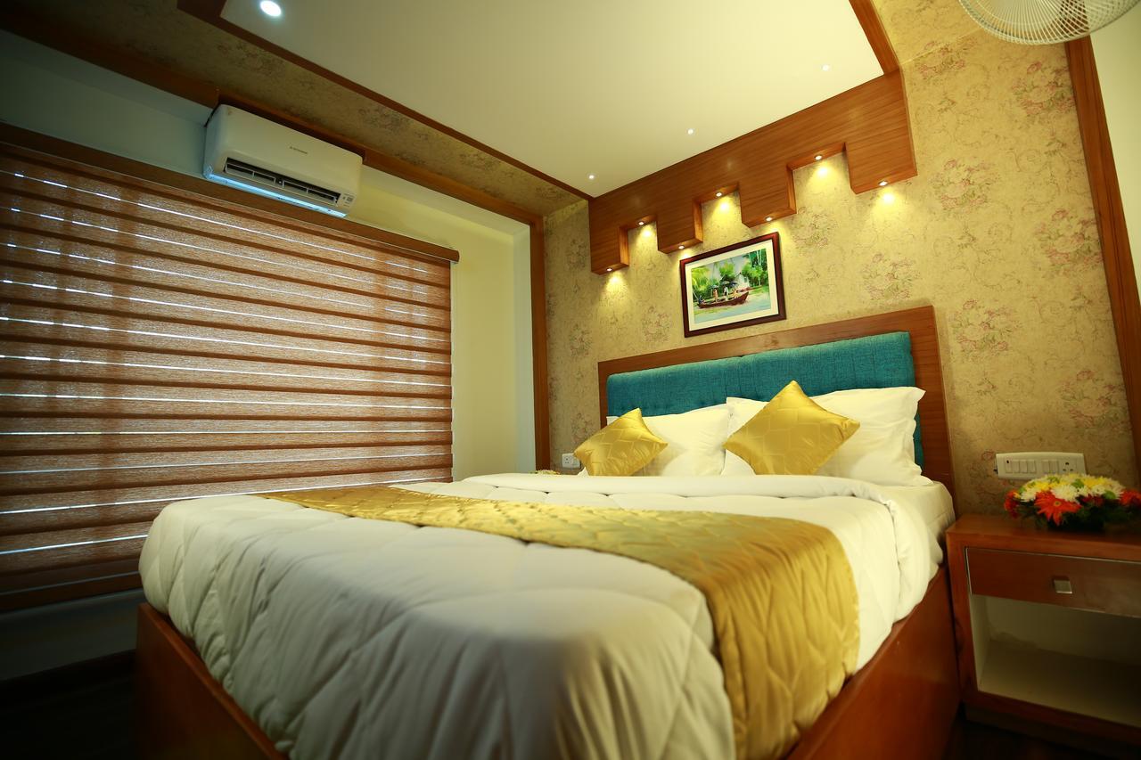 बोटेल Southern Panorama Houseboats 5*
