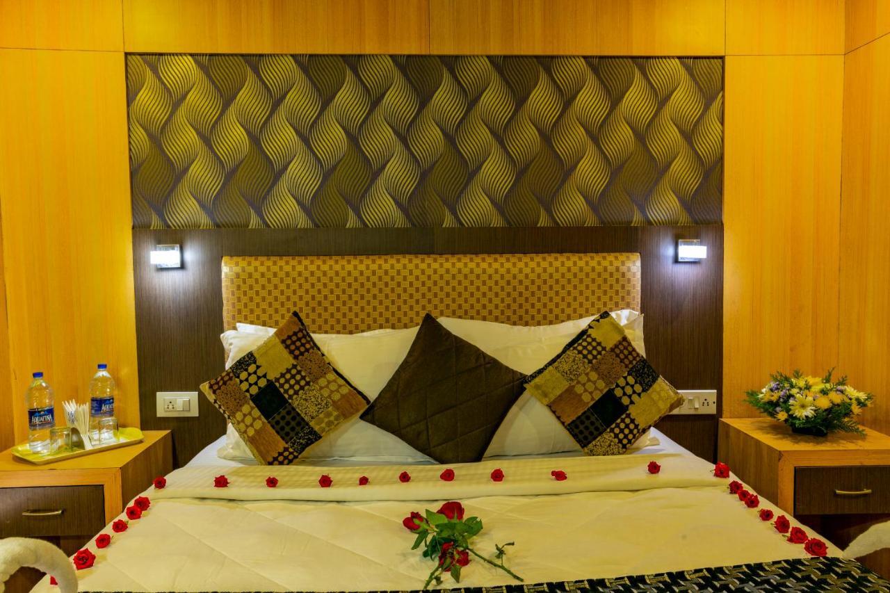 बोटेल Southern Panorama Houseboats 5*